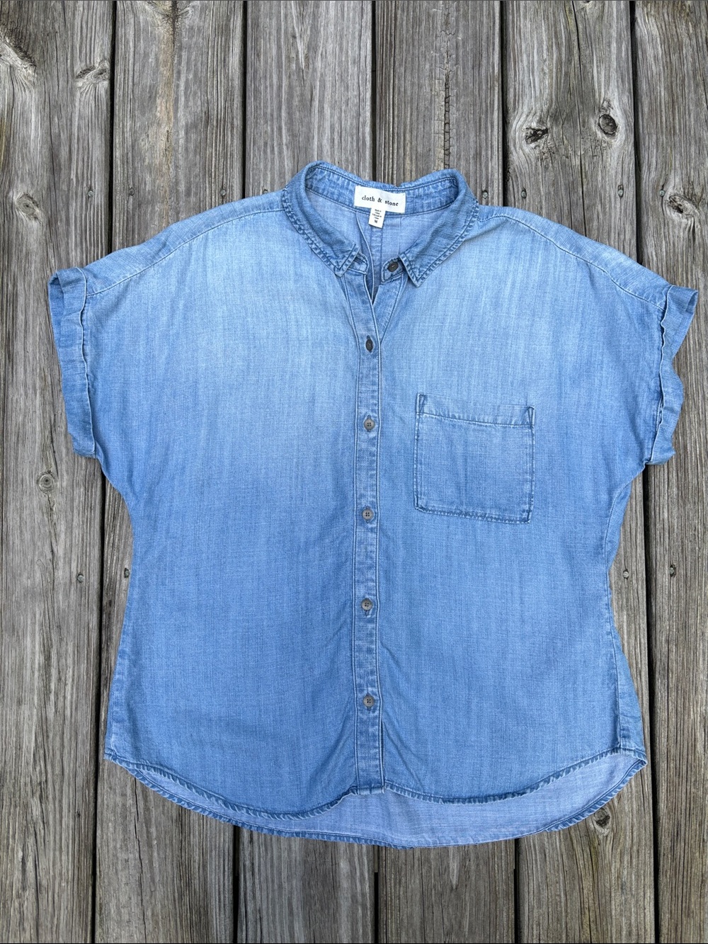 Cloth & Stone Light Wash Chambray Tencel Boho Button Down Short Sleeve Shirt M